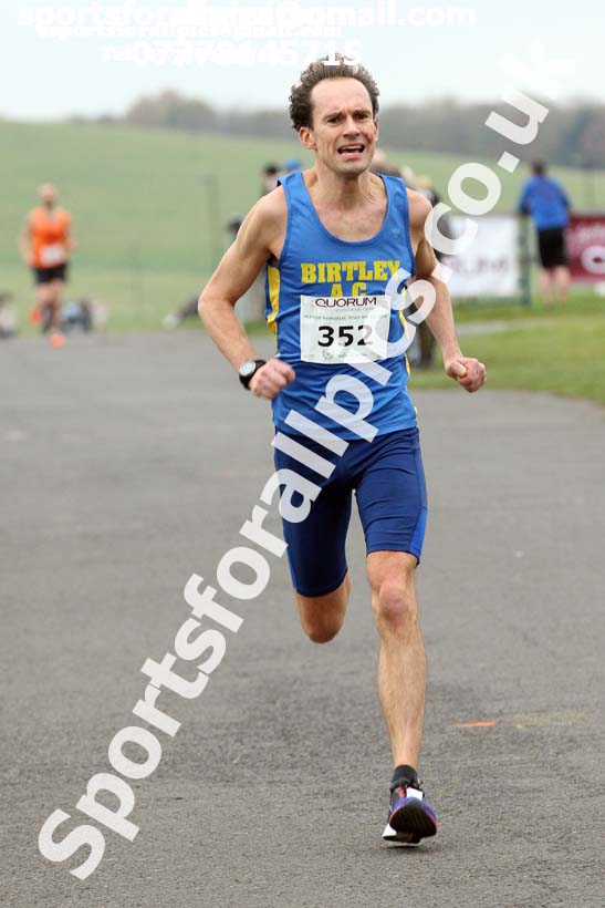 Senior men and womens Heaton Memorial 10k Road Race, Newcastle Town Moor. Photo:  David T. Hewitson/Sports for All Pics